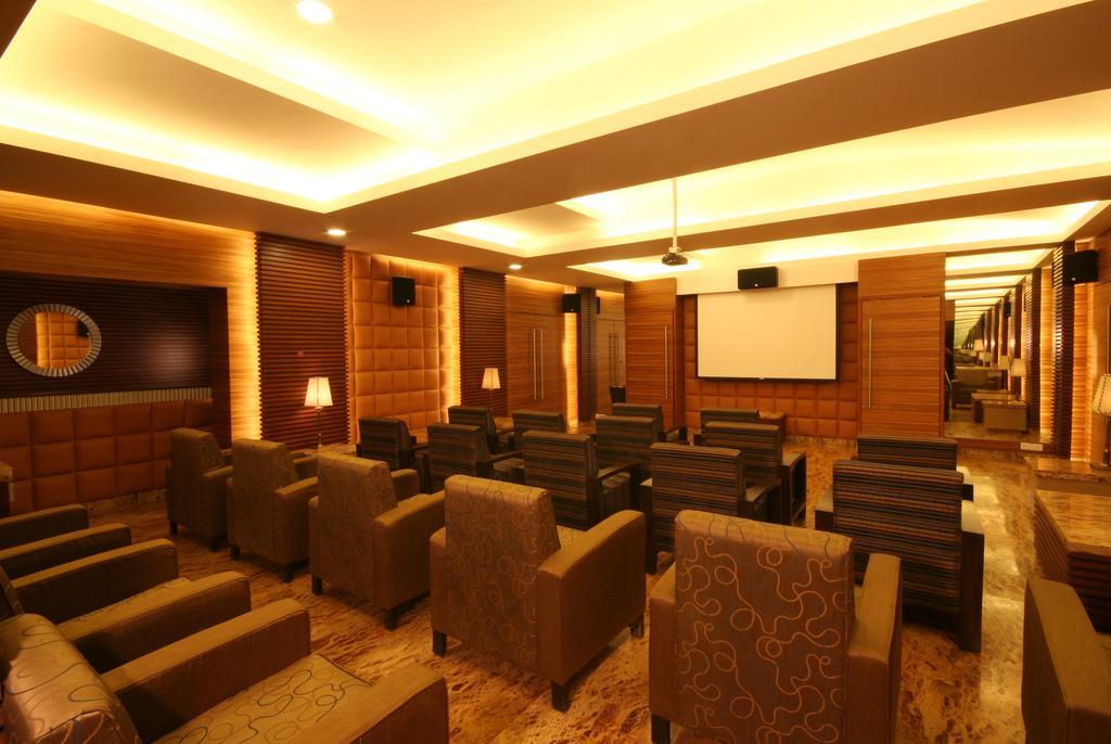Hotel Millennium Park Панчгани Екстериор снимка